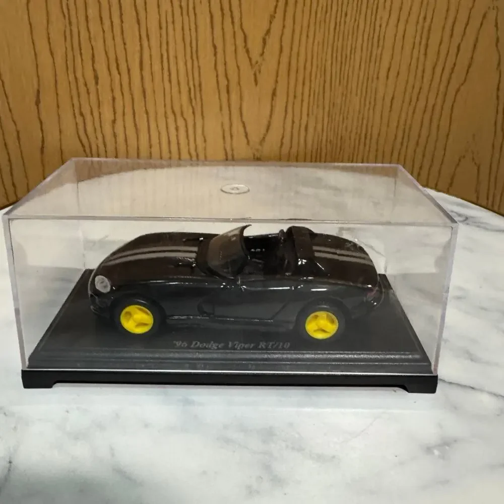 Die cast car 96’ dodge Viper